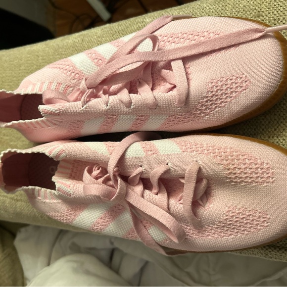 Pink woman’s soft mesh Adidas sneakers. - Picture 3 of 5